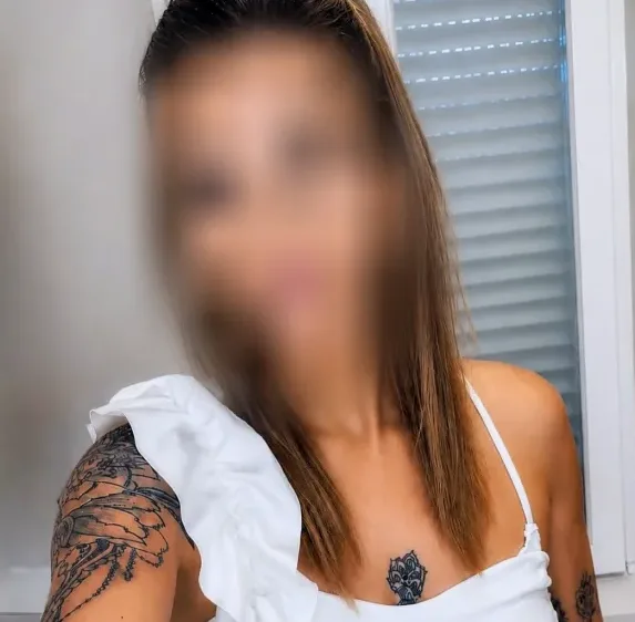 Angela, 30