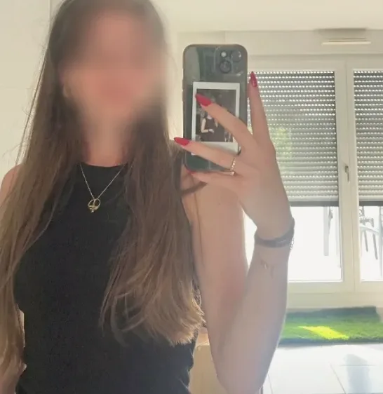 Elif, 27