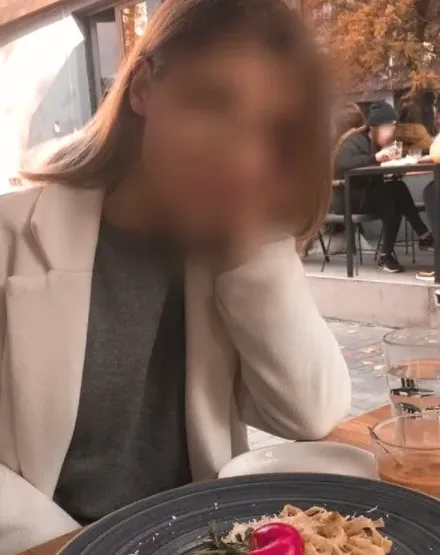 Fleur, 37