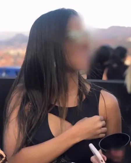 Fleur, 23