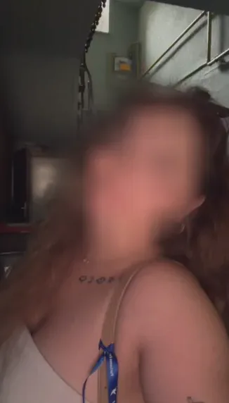 Fleur, 24