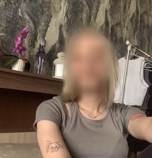 Isabella, 19