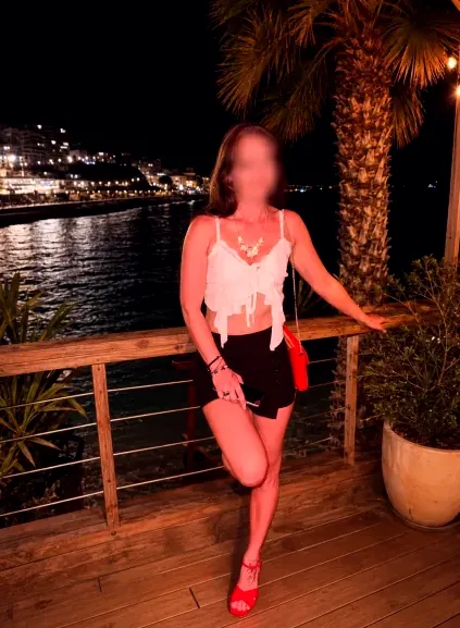 Julia, 34