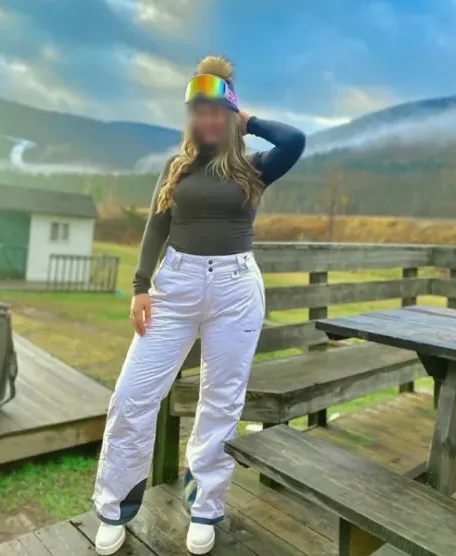 Julie, 37