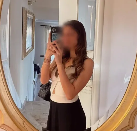 Lois, 19