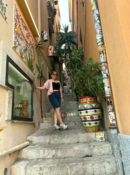 Nikki, 35