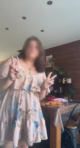 Sabine, 23
