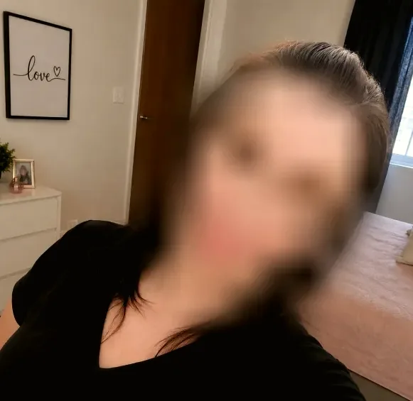 Sophie, 37